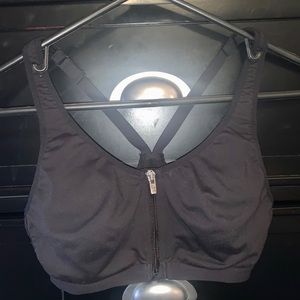 VS Sport All Black Front Close Sports Bra